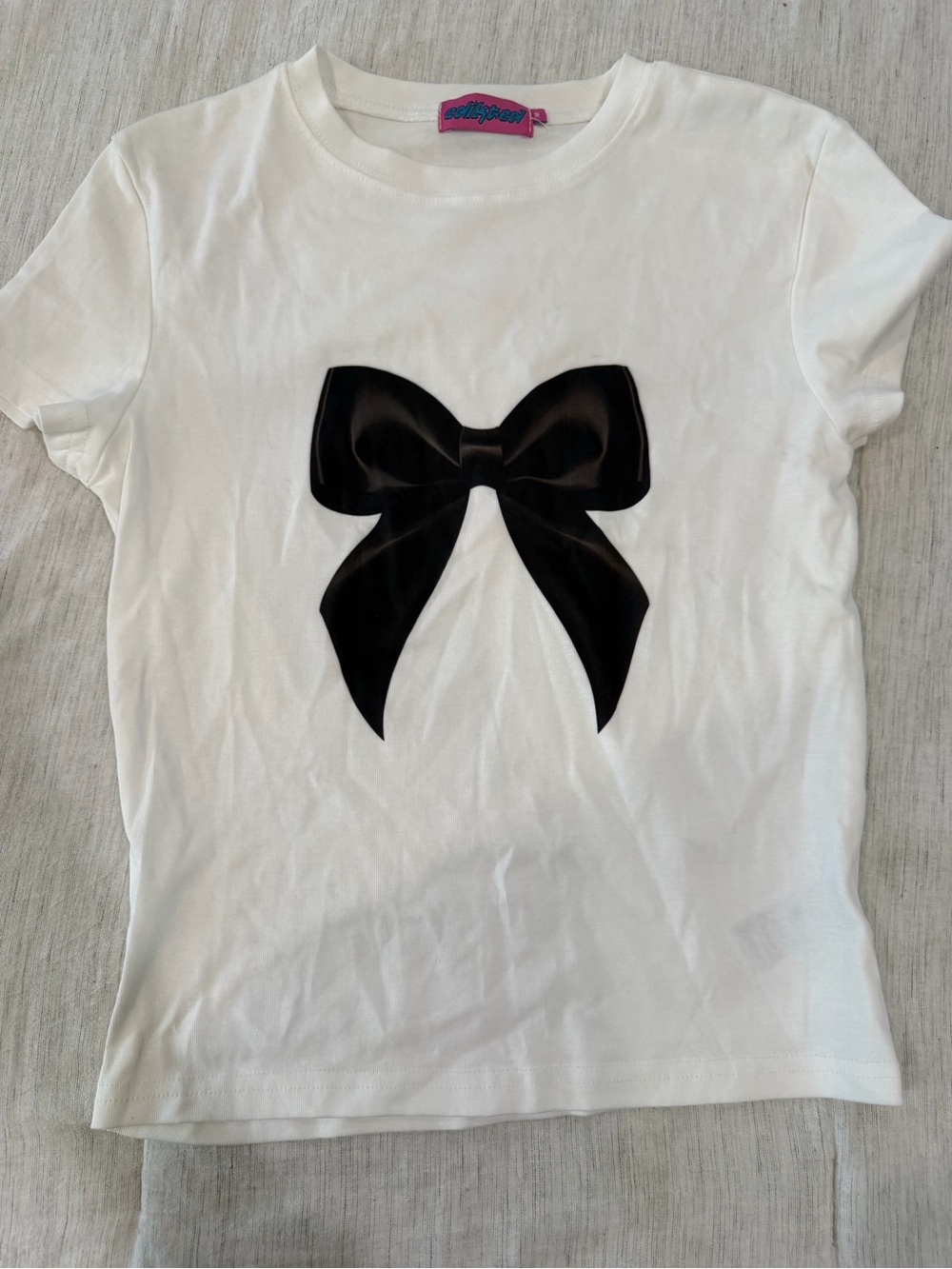 White Short-Sleeve Tee with Black Bow Graphic Edikted